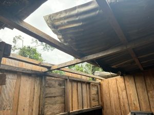 Vents violents : désolation et toits arrachés à Bifoun Abanga 48 IMG 20260501 WA0356