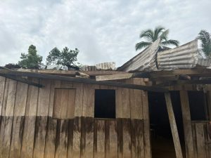 Vents violents : désolation et toits arrachés à Bifoun Abanga 47 IMG 20260501 WA0363